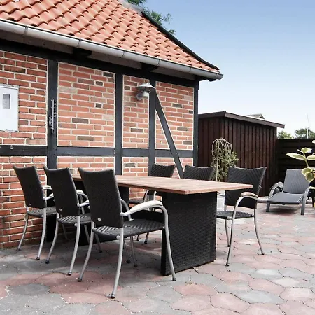 Four-bedroom Holiday In 15 *