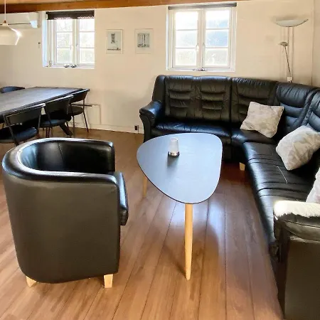 Four-bedroom Holiday In 15 *