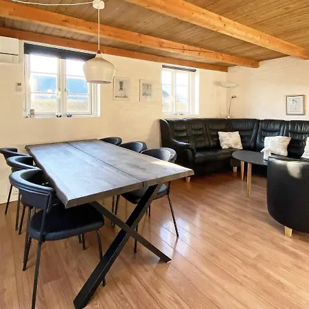 Feriehus Four-bedroom Holiday In 15
