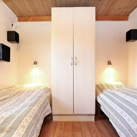 Four-bedroom Holiday In 15