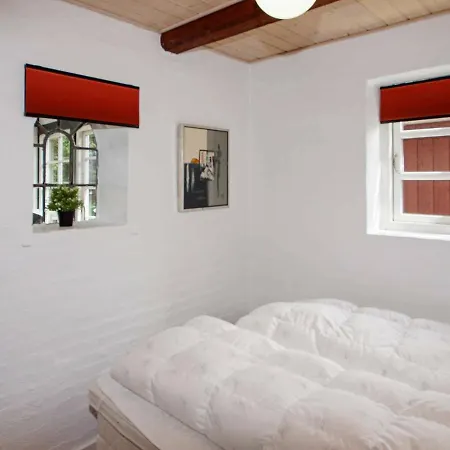 Four-bedroom Holiday In 15