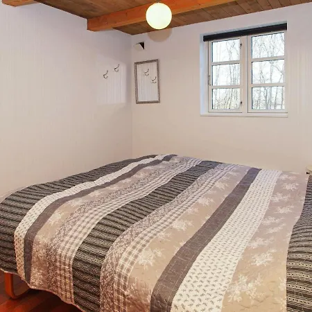 Four-bedroom Holiday In 15 *