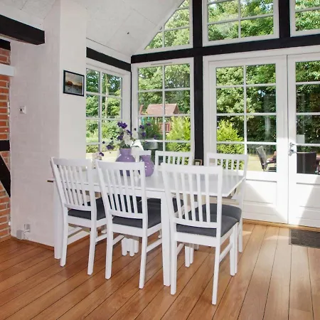Four-bedroom Holiday In 15